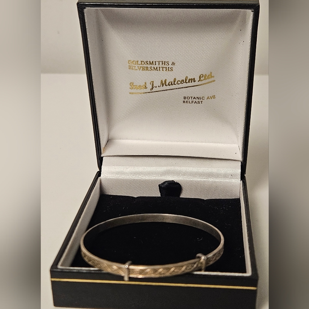 VTG Goldsmiths & Silversmiths Fred J. Malcolm Ltd Sterling Silver Bangle Braclet